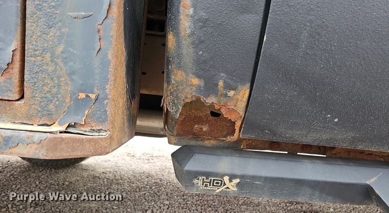 image for item DQ1147 2004 Ford F250 Super Duty Lariat  Crew Cab flatbed pickup truck