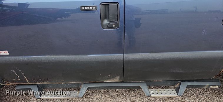 image for item DQ1147 2004 Ford F250 Super Duty Lariat  Crew Cab flatbed pickup truck