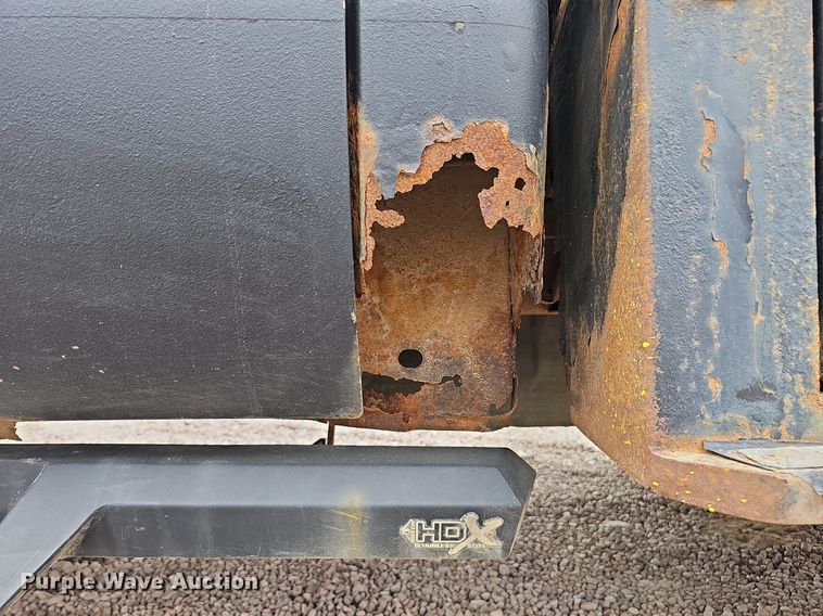 image for item DQ1147 2004 Ford F250 Super Duty Lariat  Crew Cab flatbed pickup truck