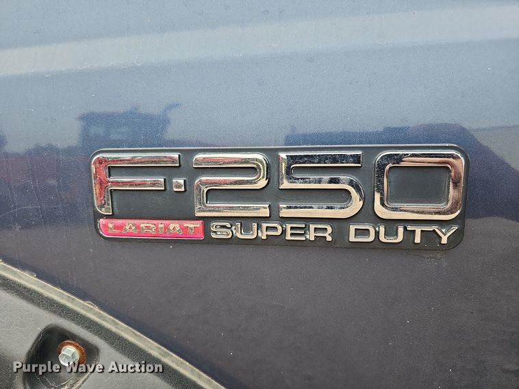 image for item DQ1147 2004 Ford F250 Super Duty Lariat  Crew Cab flatbed pickup truck
