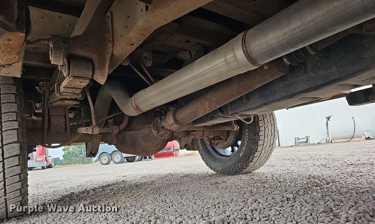 image for item DQ1147 2004 Ford F250 Super Duty Lariat  Crew Cab flatbed pickup truck