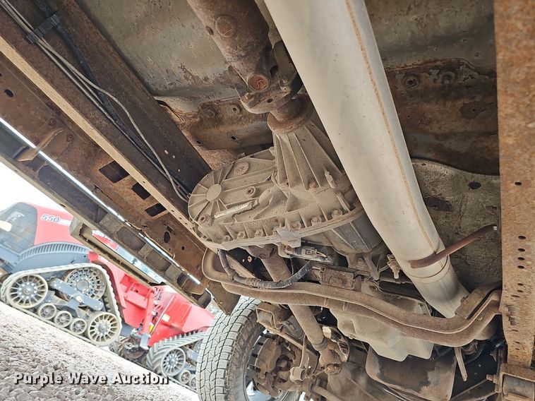 image for item DQ1147 2004 Ford F250 Super Duty Lariat  Crew Cab flatbed pickup truck