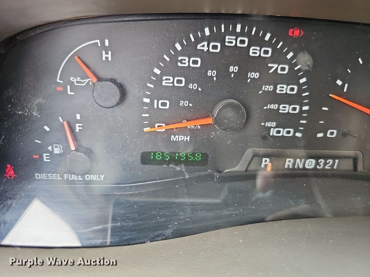 image for item DQ1147 2004 Ford F250 Super Duty Lariat  Crew Cab flatbed pickup truck