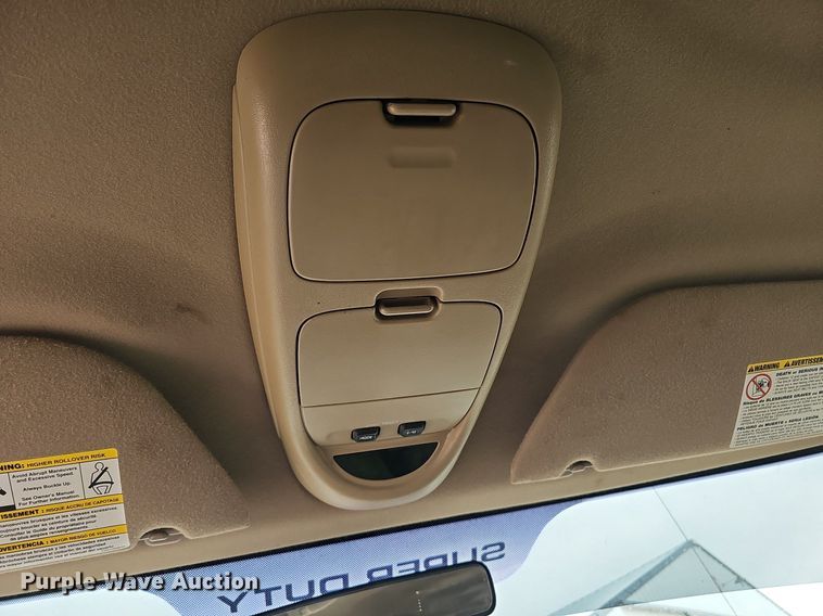 image for item DQ1147 2004 Ford F250 Super Duty Lariat  Crew Cab flatbed pickup truck