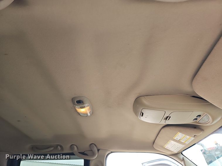 image for item DQ1147 2004 Ford F250 Super Duty Lariat  Crew Cab flatbed pickup truck