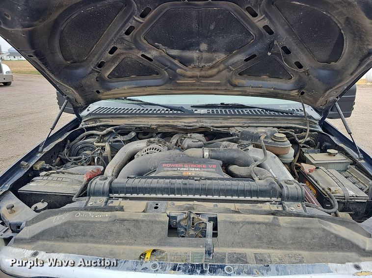 image for item DQ1147 2004 Ford F250 Super Duty Lariat  Crew Cab flatbed pickup truck