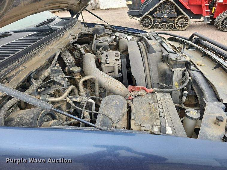 image for item DQ1147 2004 Ford F250 Super Duty Lariat  Crew Cab flatbed pickup truck