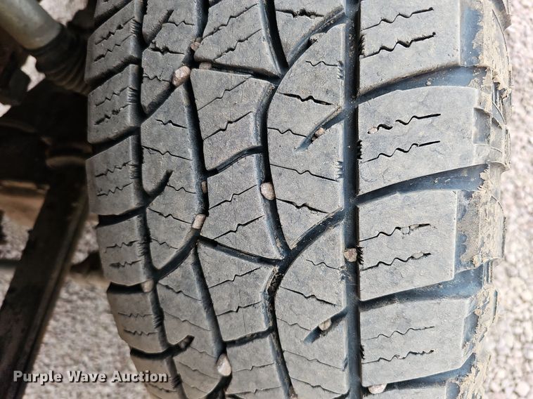 image for item DQ1147 2004 Ford F250 Super Duty Lariat  Crew Cab flatbed pickup truck