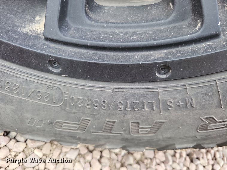 image for item DQ1147 2004 Ford F250 Super Duty Lariat  Crew Cab flatbed pickup truck