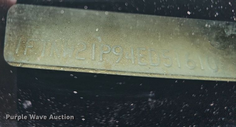 image for item DQ1147 2004 Ford F250 Super Duty Lariat  Crew Cab flatbed pickup truck