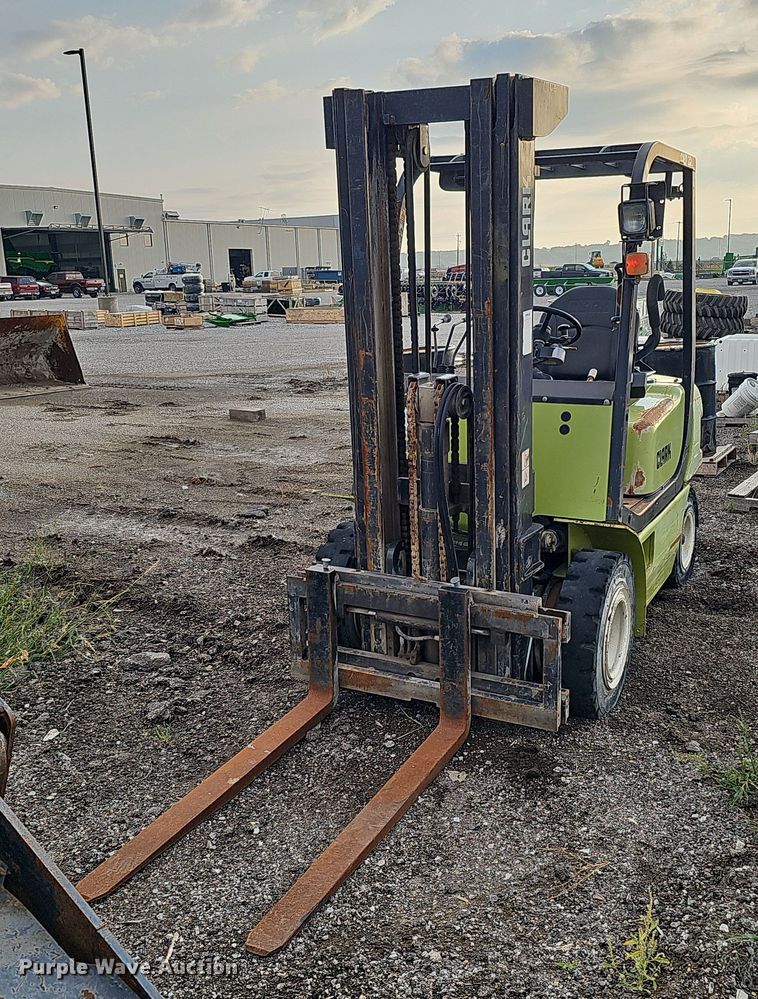 image for item DQ1151 Clark CMP 20L  forklift