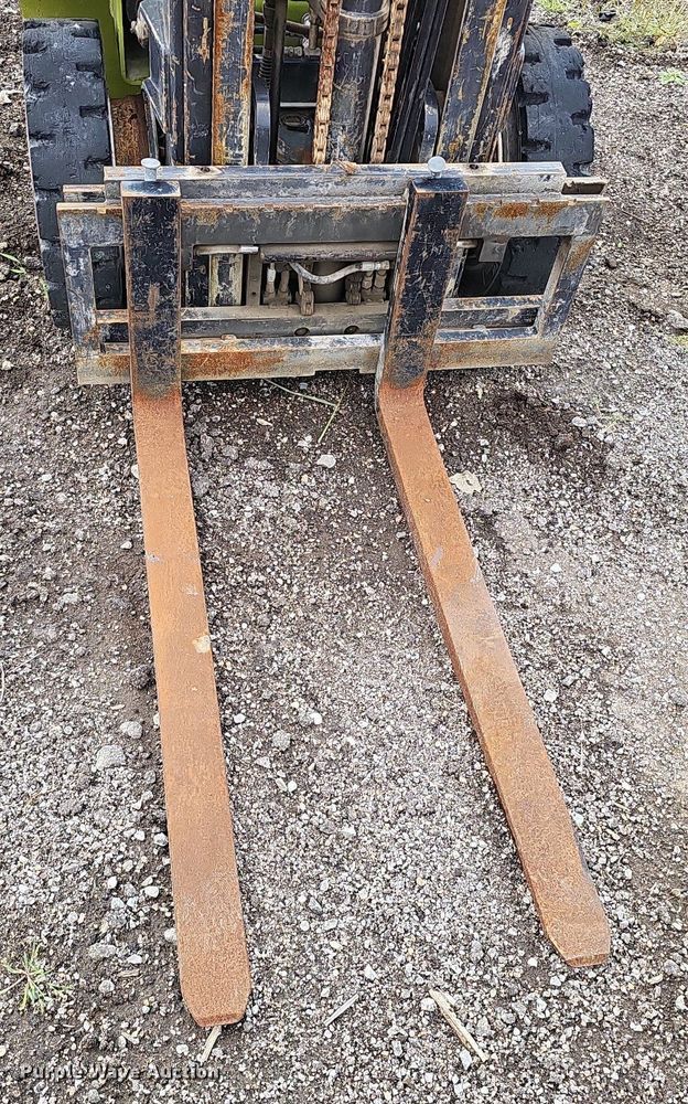 image for item DQ1151 Clark CMP 20L  forklift