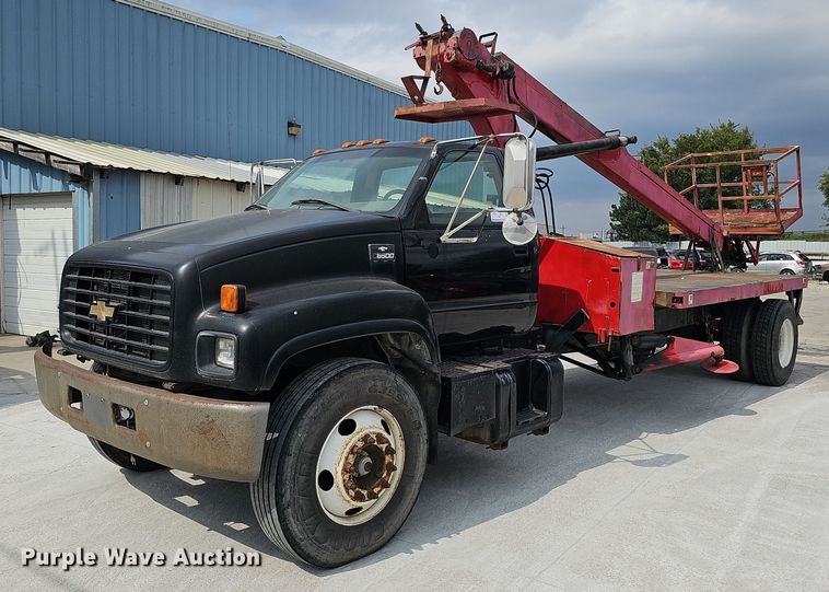 image for item DQ1153 2001  Chevrolet C6500  boom lift  truck