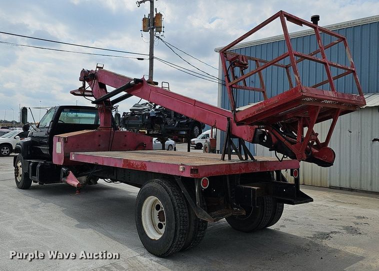 image for item DQ1153 2001  Chevrolet C6500  boom lift  truck