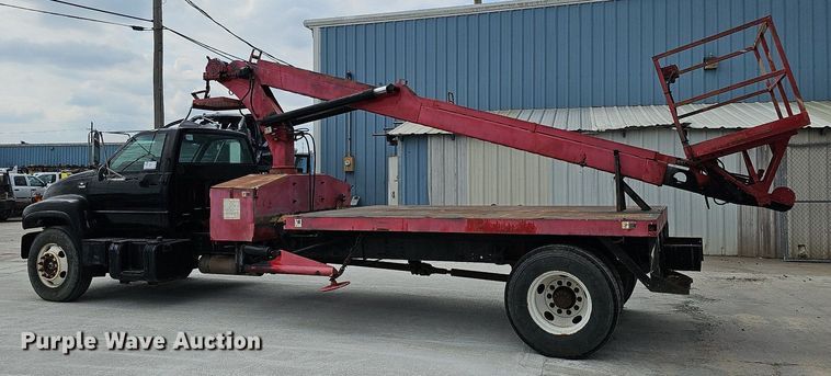 image for item DQ1153 2001  Chevrolet C6500  boom lift  truck