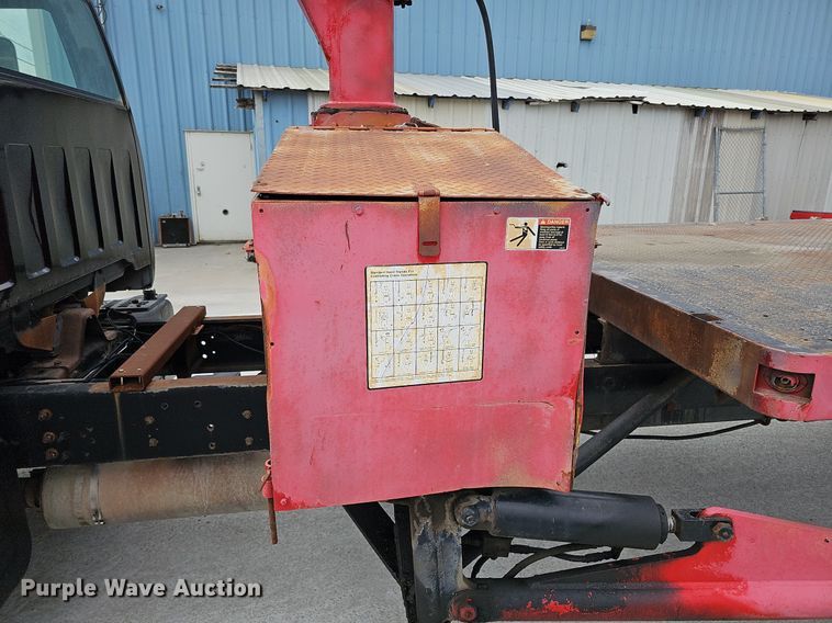 image for item DQ1153 2001  Chevrolet C6500  boom lift  truck