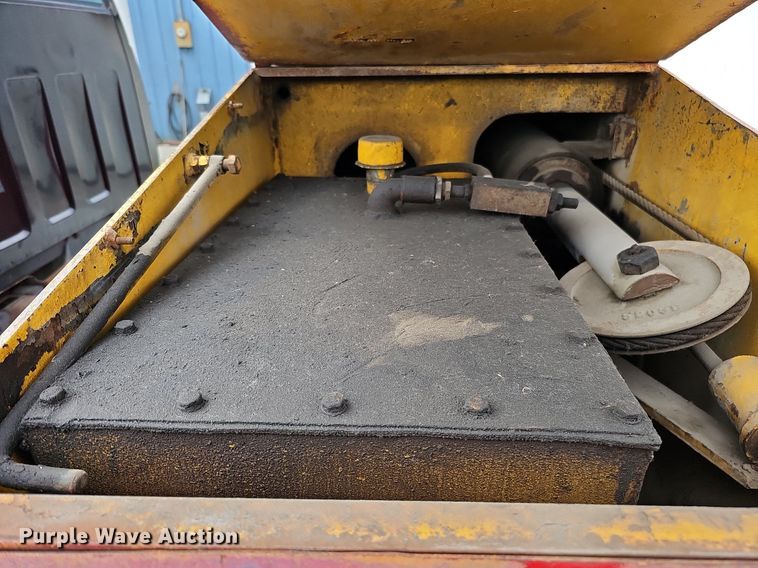 image for item DQ1153 2001  Chevrolet C6500  boom lift  truck