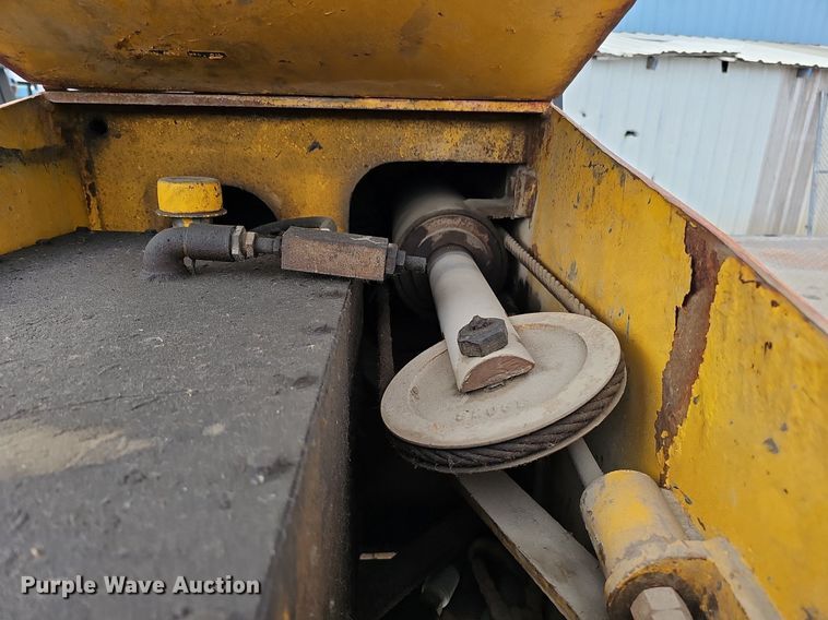 image for item DQ1153 2001  Chevrolet C6500  boom lift  truck