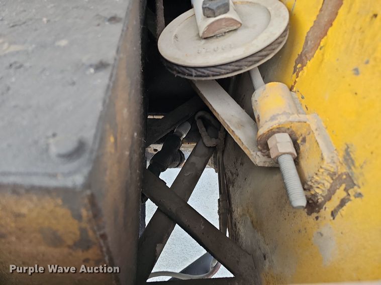 image for item DQ1153 2001  Chevrolet C6500  boom lift  truck