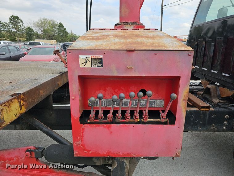 image for item DQ1153 2001  Chevrolet C6500  boom lift  truck