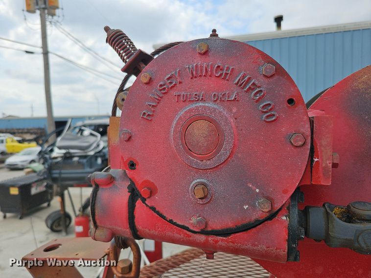 image for item DQ1153 2001  Chevrolet C6500  boom lift  truck