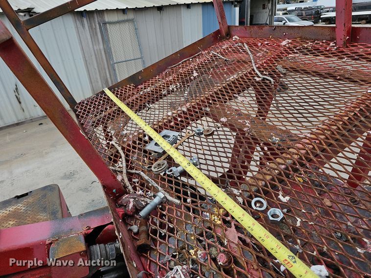 image for item DQ1153 2001  Chevrolet C6500  boom lift  truck