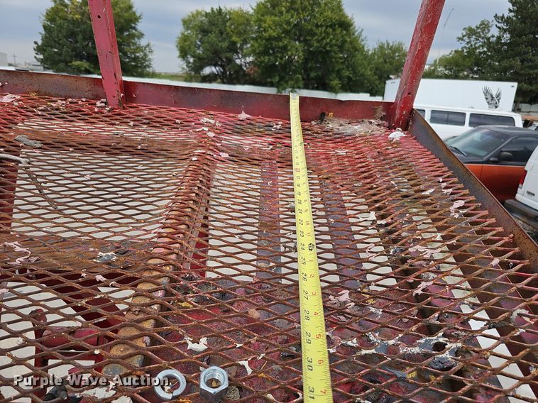 image for item DQ1153 2001  Chevrolet C6500  boom lift  truck