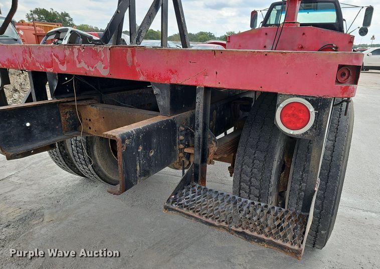 image for item DQ1153 2001  Chevrolet C6500  boom lift  truck