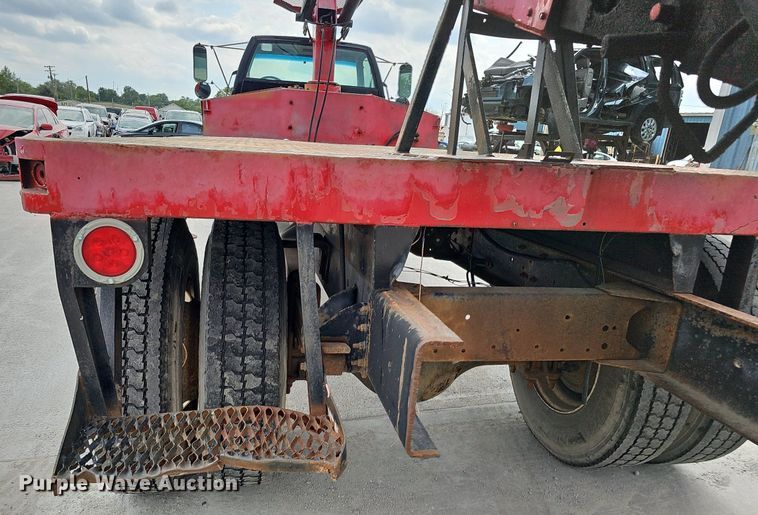 image for item DQ1153 2001  Chevrolet C6500  boom lift  truck