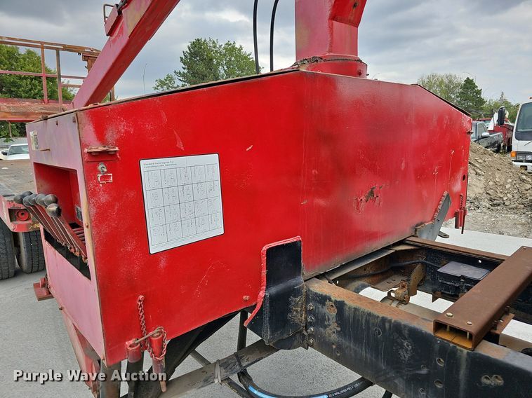 image for item DQ1153 2001  Chevrolet C6500  boom lift  truck