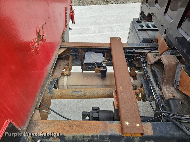 image for item DQ1153 2001  Chevrolet C6500  boom lift  truck