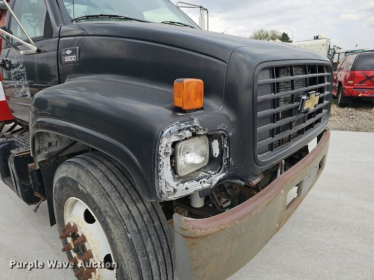 image for item DQ1153 2001  Chevrolet C6500  boom lift  truck