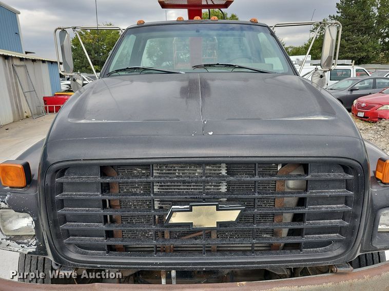 image for item DQ1153 2001  Chevrolet C6500  boom lift  truck