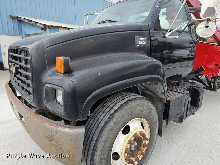 image for item DQ1153 2001  Chevrolet C6500  boom lift  truck