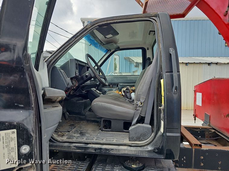 image for item DQ1153 2001  Chevrolet C6500  boom lift  truck