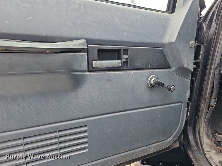 image for item DQ1153 2001  Chevrolet C6500  boom lift  truck