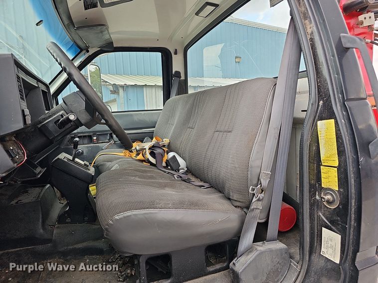 image for item DQ1153 2001  Chevrolet C6500  boom lift  truck