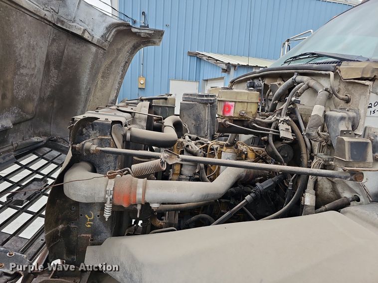 image for item DQ1153 2001  Chevrolet C6500  boom lift  truck