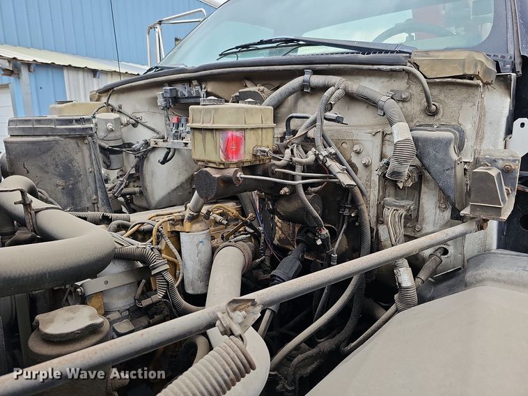 image for item DQ1153 2001  Chevrolet C6500  boom lift  truck