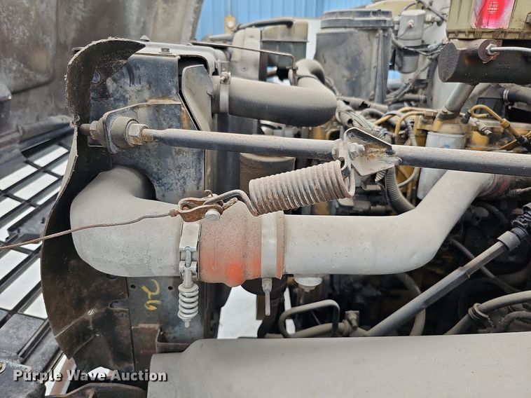 image for item DQ1153 2001  Chevrolet C6500  boom lift  truck