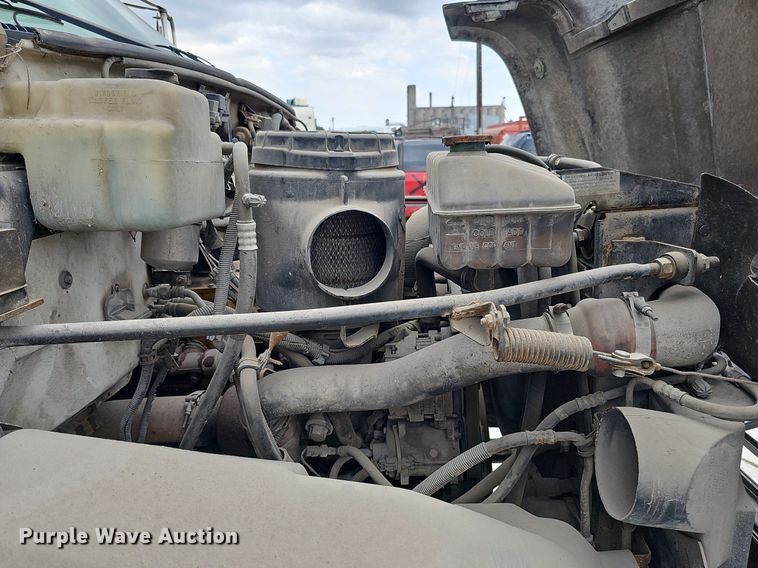 image for item DQ1153 2001  Chevrolet C6500  boom lift  truck