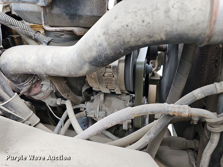 image for item DQ1153 2001  Chevrolet C6500  boom lift  truck