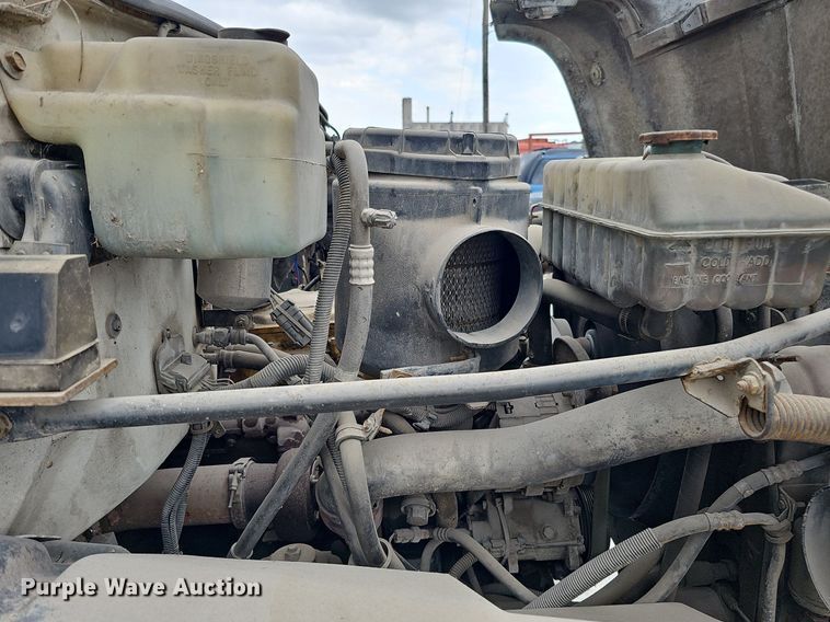 image for item DQ1153 2001  Chevrolet C6500  boom lift  truck