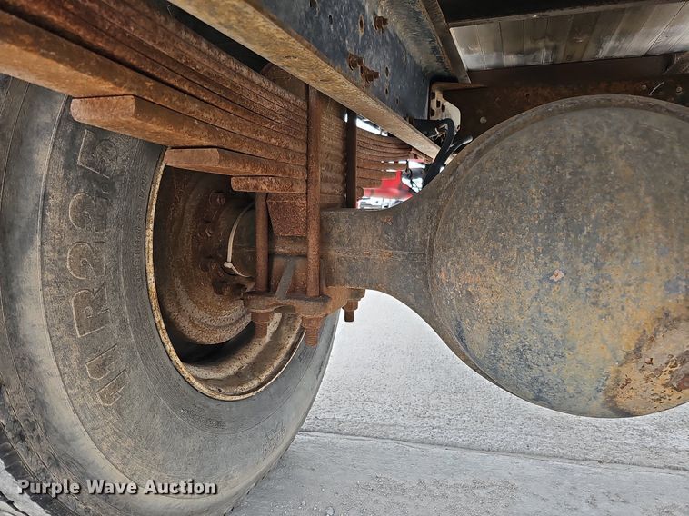 image for item DQ1153 2001  Chevrolet C6500  boom lift  truck