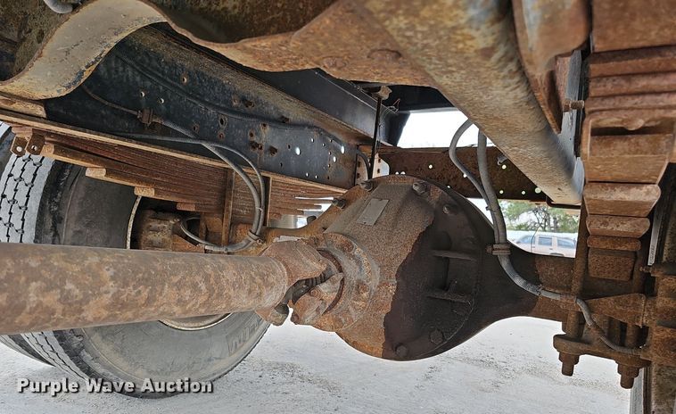 image for item DQ1153 2001  Chevrolet C6500  boom lift  truck