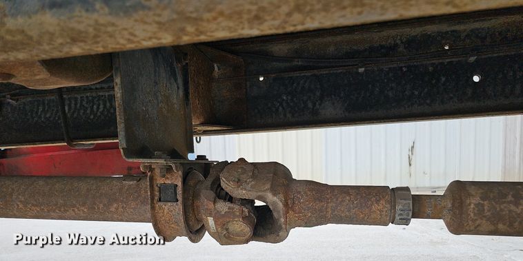 image for item DQ1153 2001  Chevrolet C6500  boom lift  truck