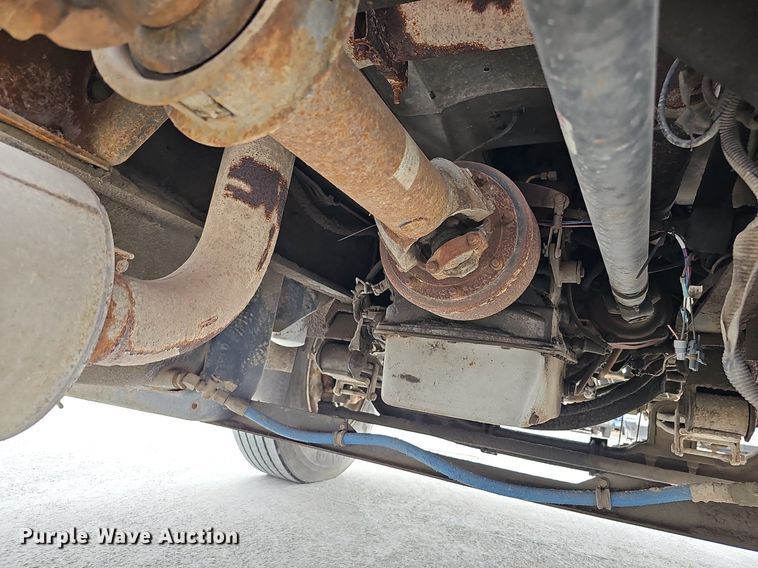 image for item DQ1153 2001  Chevrolet C6500  boom lift  truck