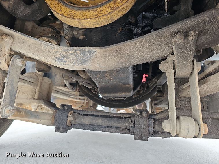 image for item DQ1153 2001  Chevrolet C6500  boom lift  truck