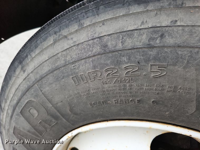 image for item DQ1153 2001  Chevrolet C6500  boom lift  truck