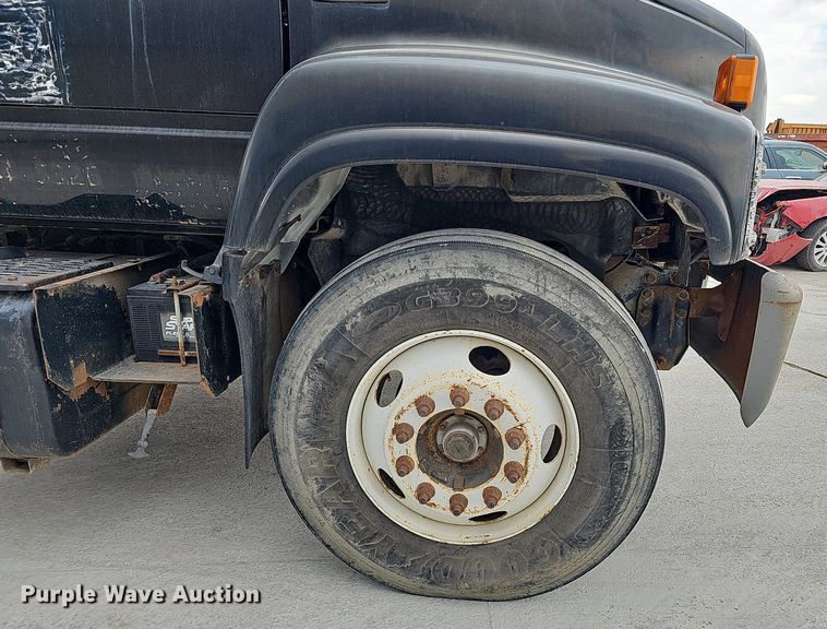 image for item DQ1153 2001  Chevrolet C6500  boom lift  truck